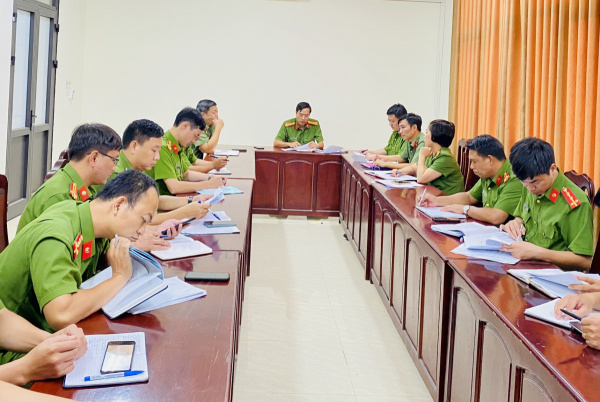 Công an huyện Bình Lục: Quyết tâm thực hiện cao điểm hoàn thành cấp CCCD cho người dân.