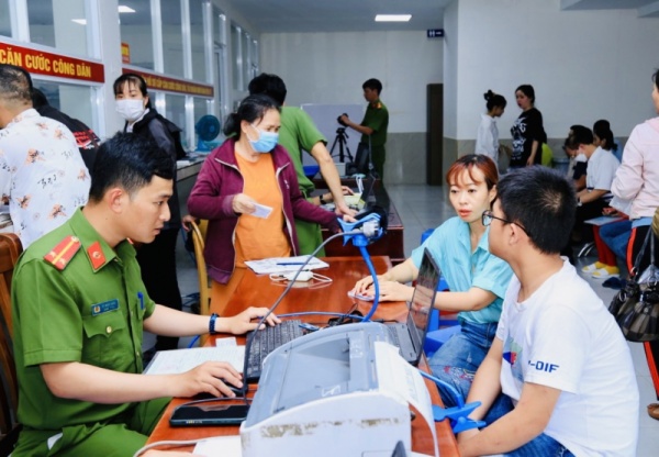 Hoàn thành thủ tục cấp CCCD cho 1.032 công dân Hà Nam xa quê trong 3 ngày đầu "chiến dịch"